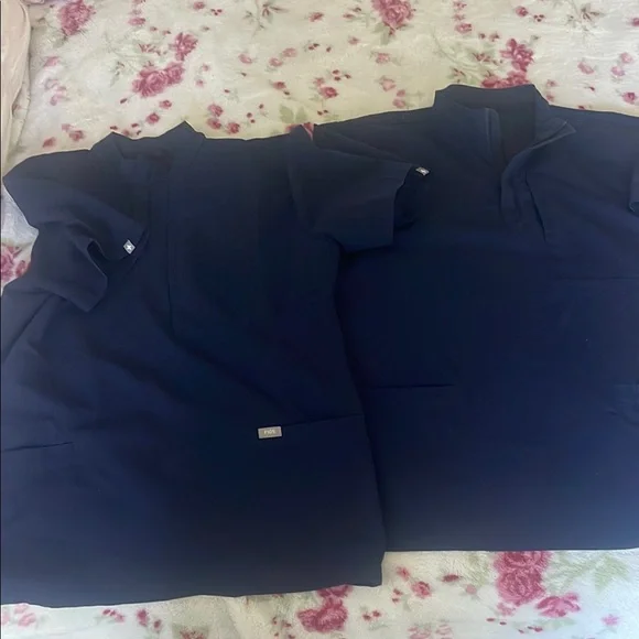 Figs Navy Blue scrub top large x2 - Picture 3 of 3
